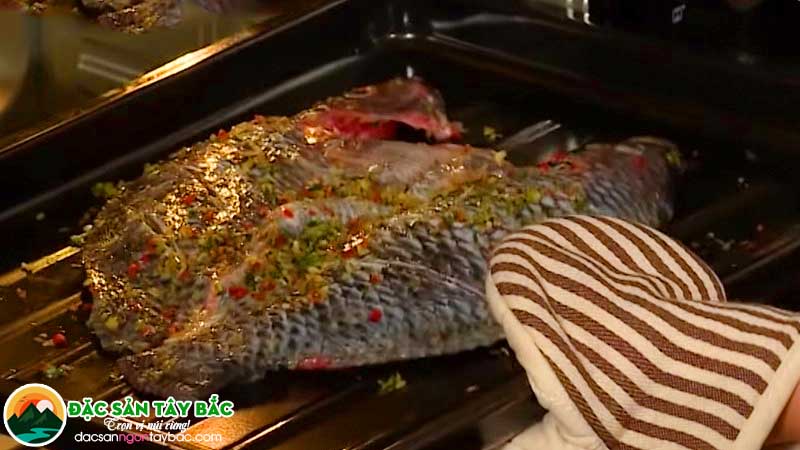 nướng cá bằng lò nướng hiện đại cũng rất ngon