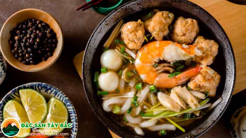 bánh canh là một trong những món ngon sài gòn dễ ăn