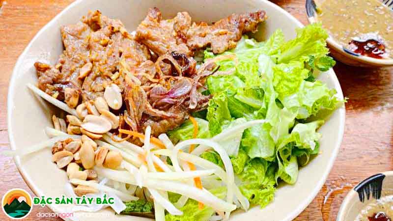 bún thịt nướng để ăn sáng sài gòn