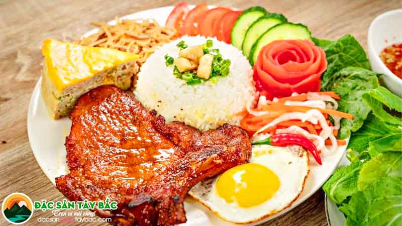 ăn cơm tấm cho bữa sáng