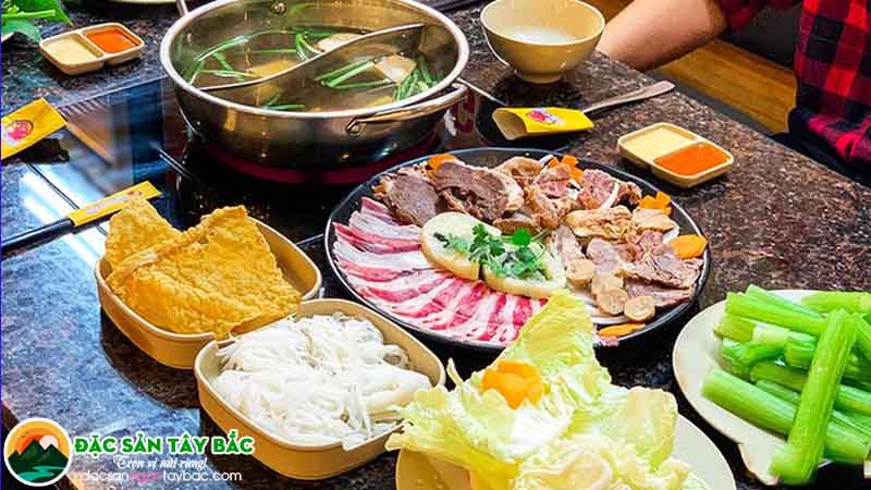 Ngày mưa sài gòn mà chưa biết ăn gì thì có thể thử món lẩu