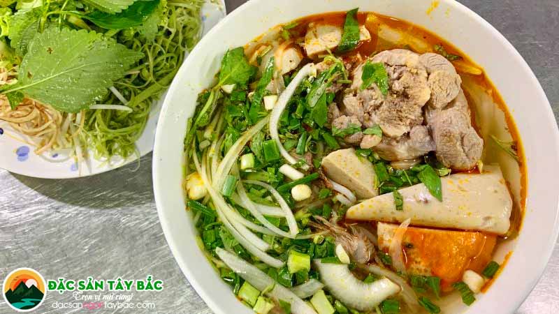 bún bò là một trong những món ngon sài gòn không thể bỏ qua