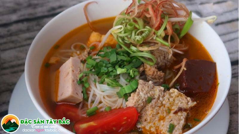 bún riêu trong các quán đêm ở sài gòn