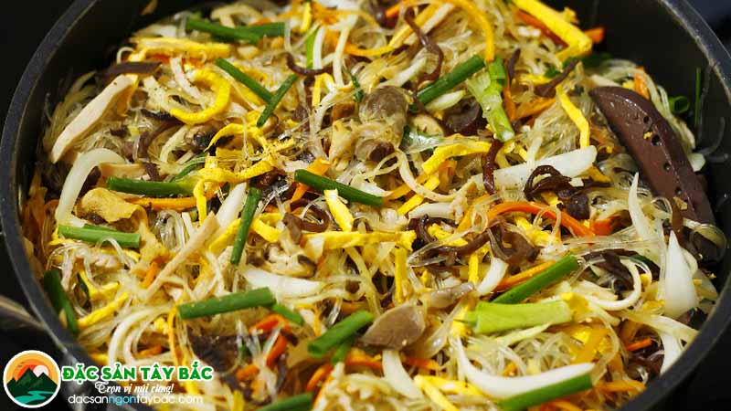 Cách tạo độ tơi xốp khi xào miến