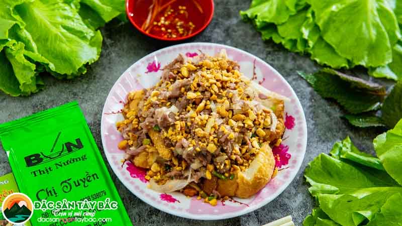 Bún thịt nướng là món ngon sài gòn nổi danh