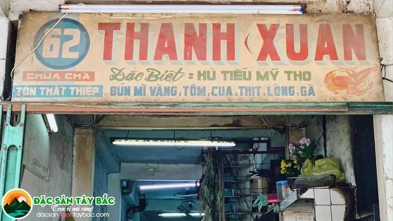 Từ bảng hiệu quán đã mang đậm chất hoài niệm.