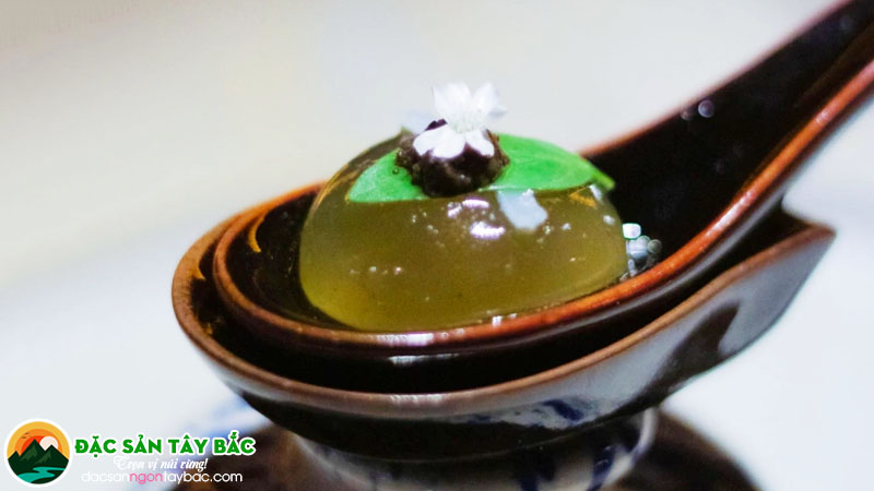 ở miền nam, phở được đẩy mạnh hơn về sự sáng tạo và khác lạ