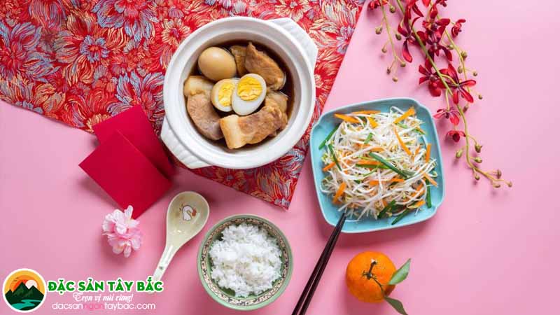 Thịt kho nước dừa đặc trưng của TP HCM