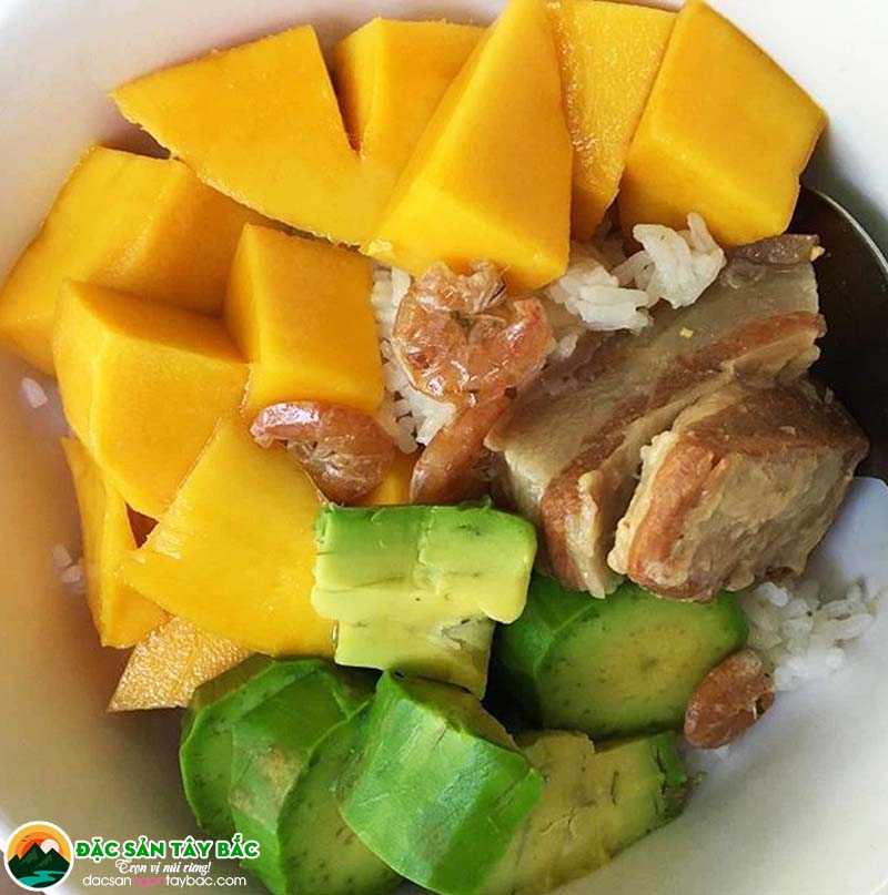 Món cơm trái cây đậm tính dân dã và sự phóng khoáng của người miền nam