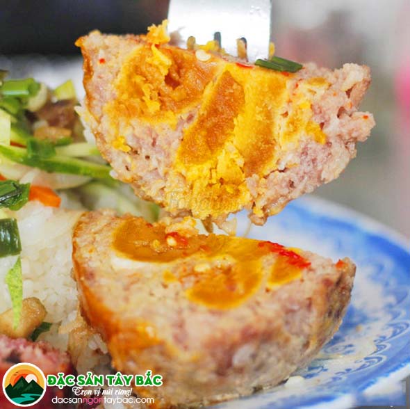 Cơm ram trứng muối cho thực khách thích vị ngọt và mặn