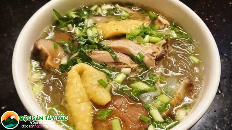 Món ăn ngon đặc trưng ẩm thực vùng cao là miến sợi to nấu măng thịt gà