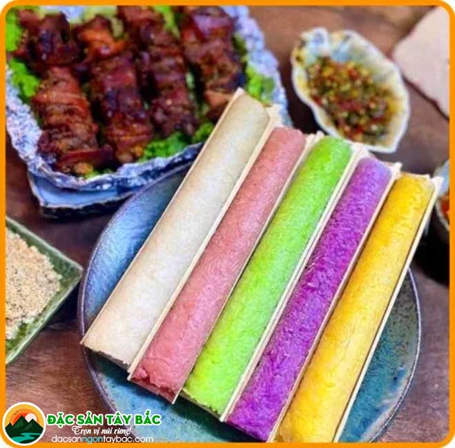 Cơm lam nướng - Hương vị núi rừng trong ẩm thực chợ phiên vùng cao