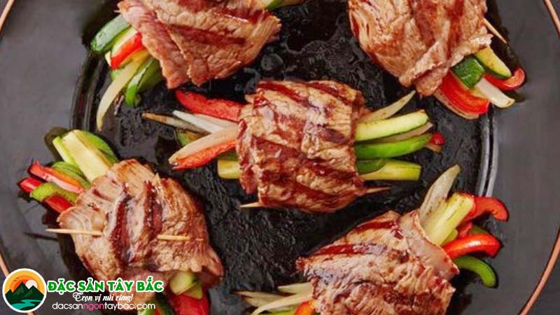 thịt ngựa cuốn cùng rau củ nướng nhẹ nhàng dễ ăn