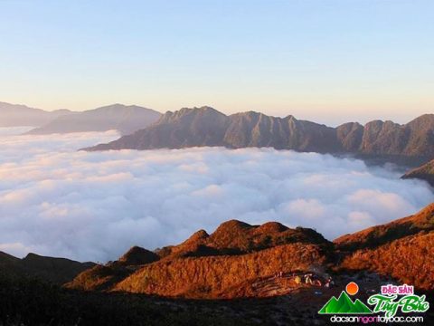 Ngắm đỉnh mây huyền ảo Tà Chì Nhù