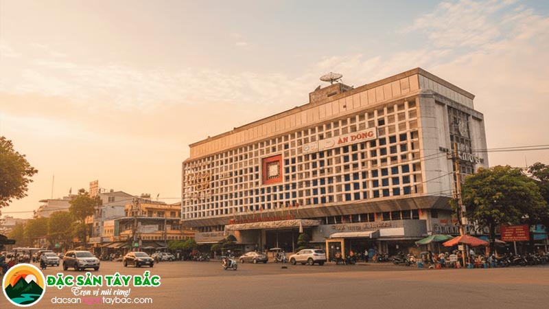 Khu chợ là biểu tượng của sự sầm uất đô thị của thành phố hồ chí minh